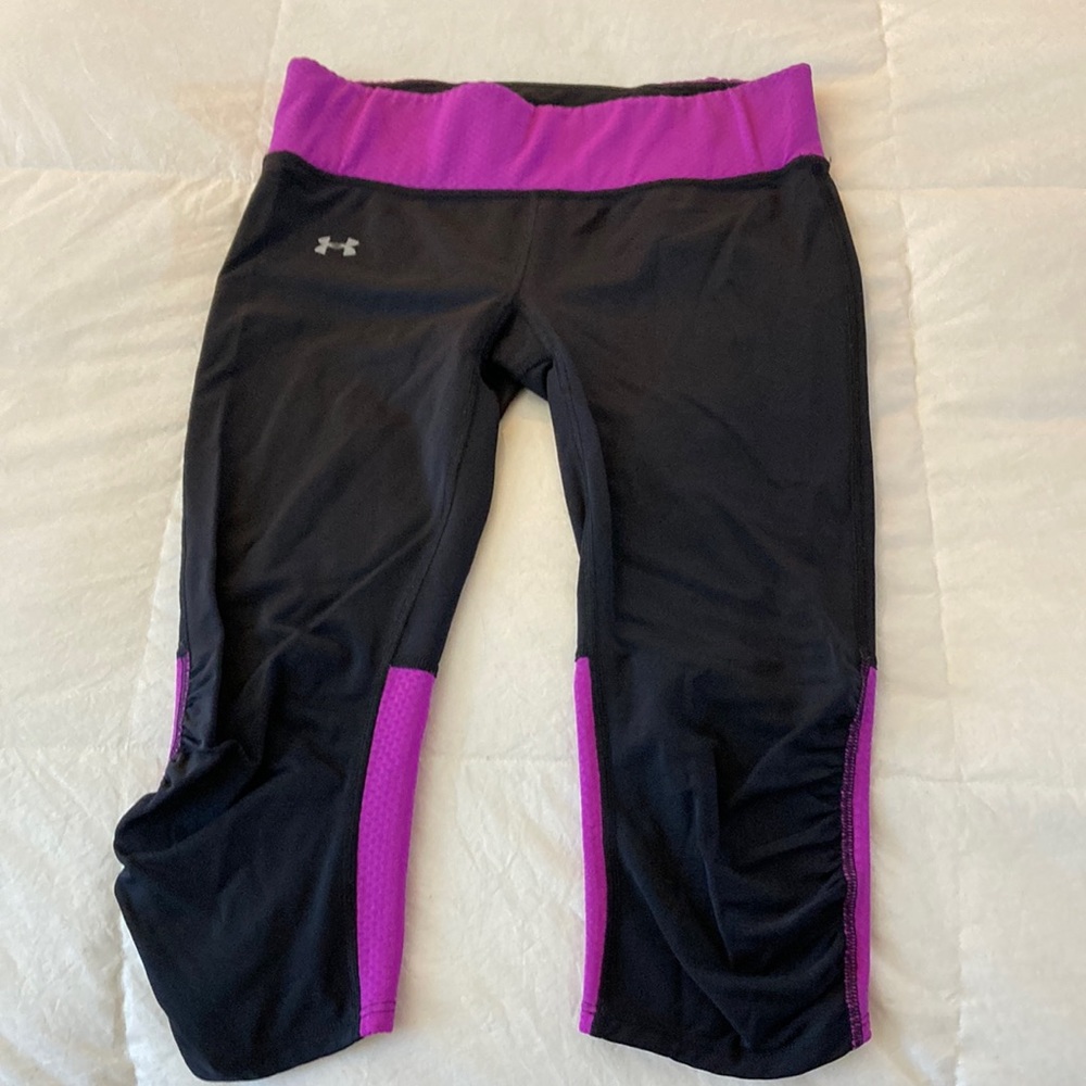 Looks soooo good on! Compression, wide waist band.